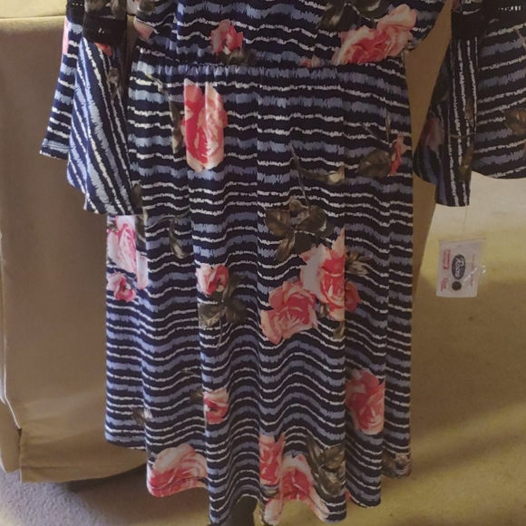 Flower dress - Picture 2 of 4